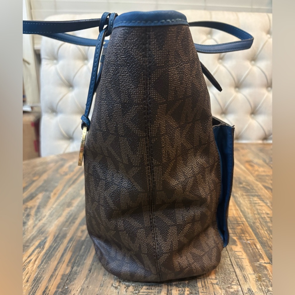 Michael Kors JET SET SIGNATURE SNAP TOTE - Picture 13 of 15